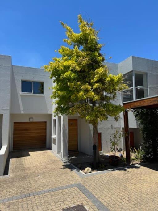 Luxury Townhouse In Stellenbosch Central Exterior foto